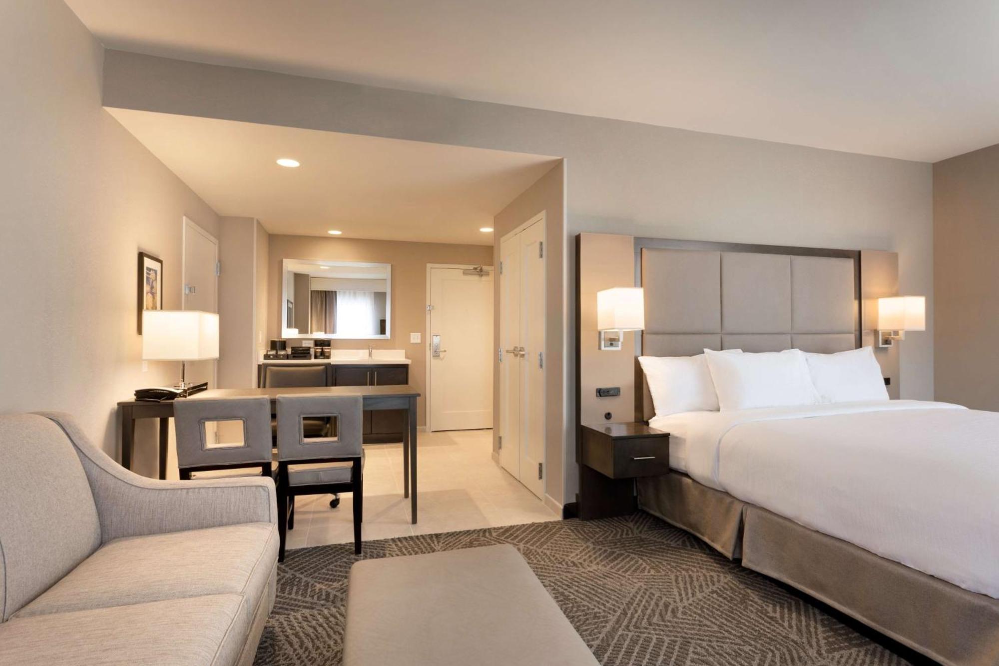 Embassy Suites By Hilton Kansas City Olathe Exterior foto